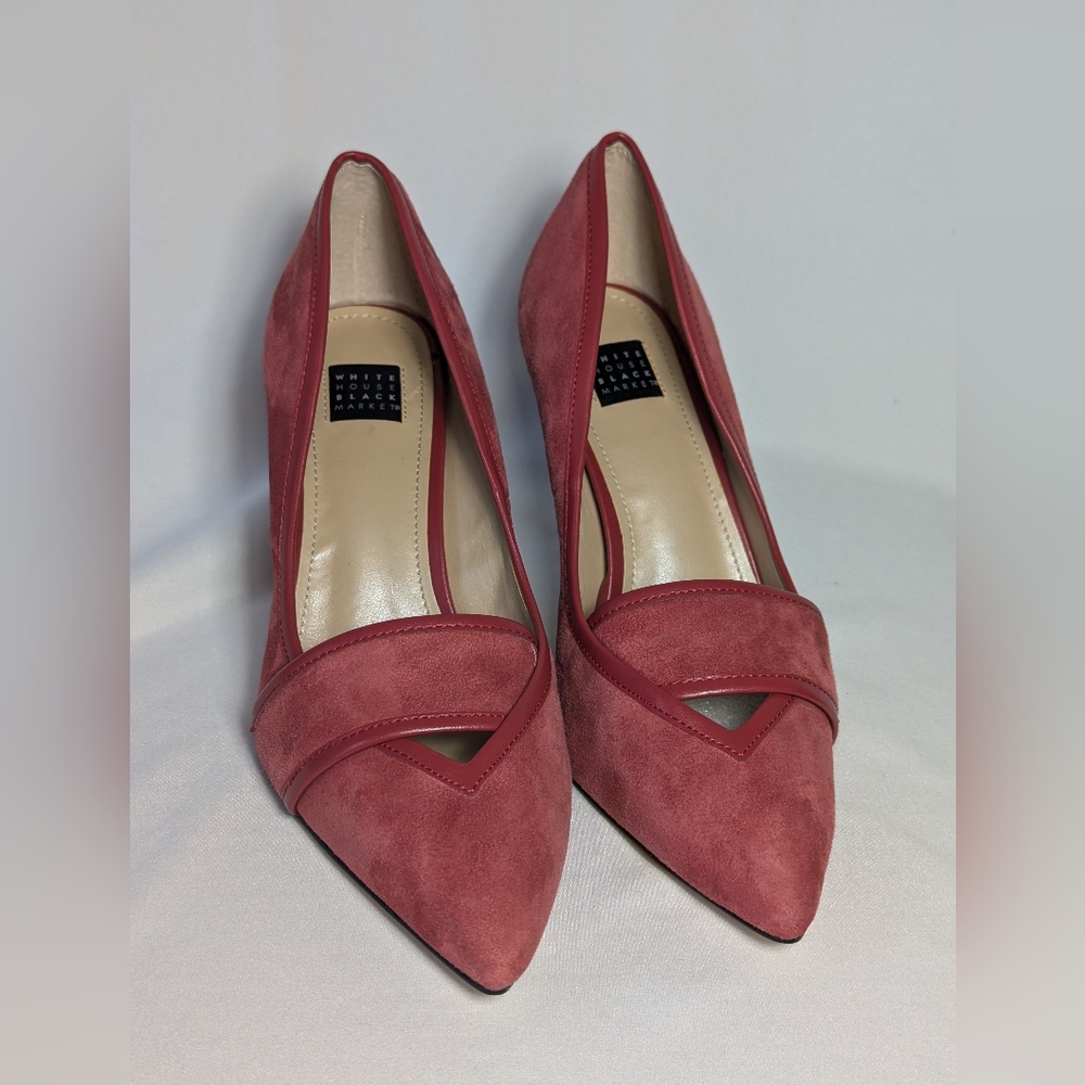 White House Black market Suede pumps in fire quartz size 6 1/2 M
